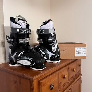 Atomic Live Fit 60 Ski Boots